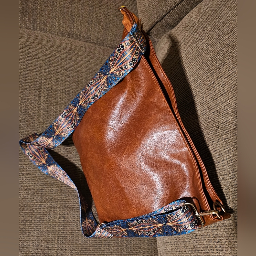 Hobo Vegan Leather Tote With Guitar Strap NWOT - Picture 3 of 9